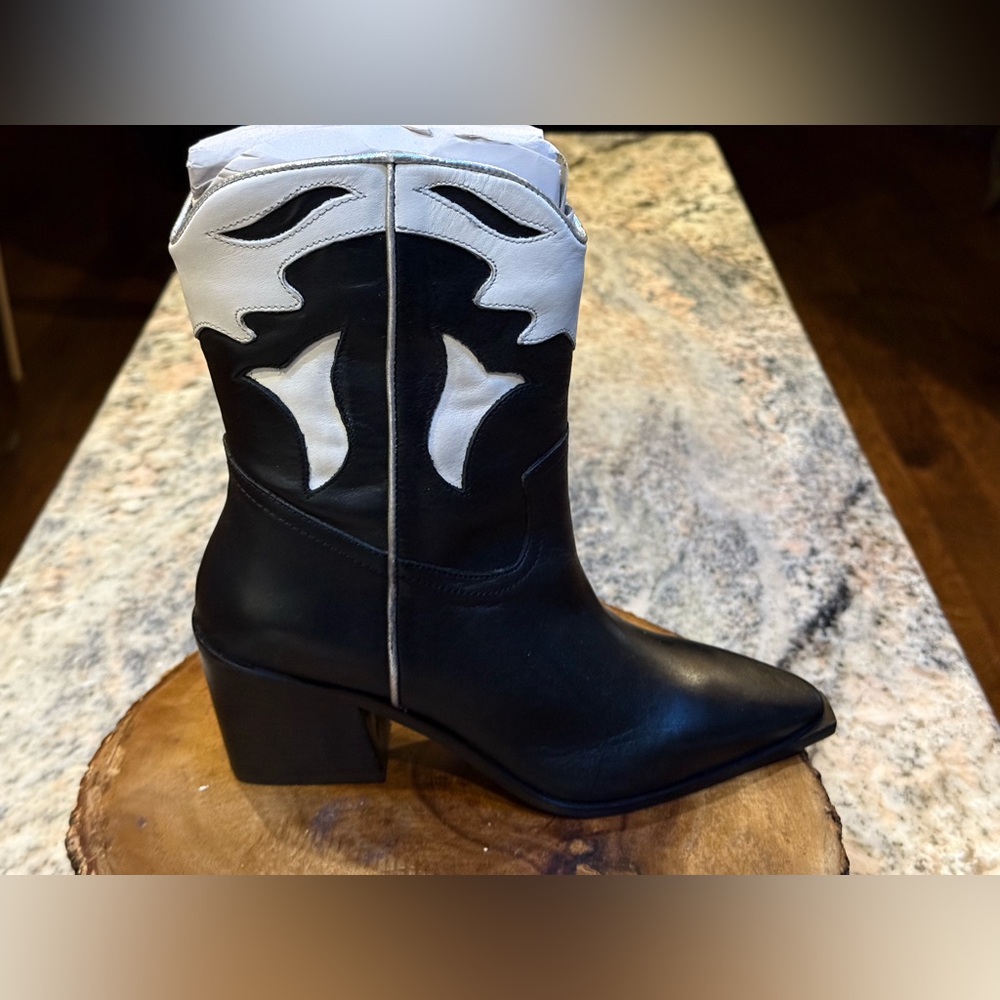 42 Gold Black & White Leather Boots. Size 5.5 NEW without box